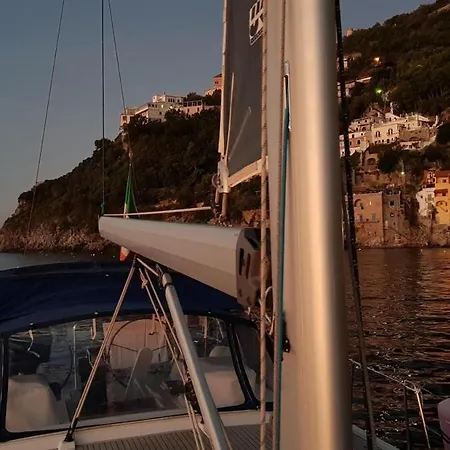 Capri Positano Coast Sail Hotel na wodzie Amalfi