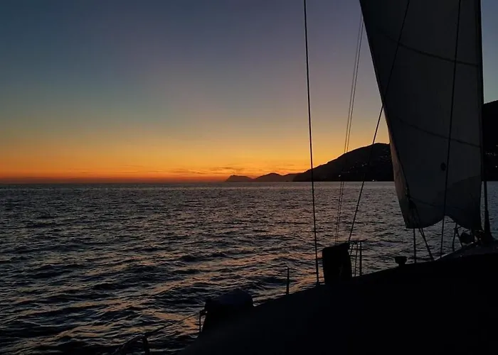 Botel Capri Positano Coast Sail